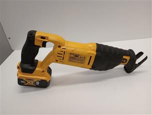 DEWALT DCS381 20V BRUSHED SAWZALL DCB205 5AH BATTERY Good Buya